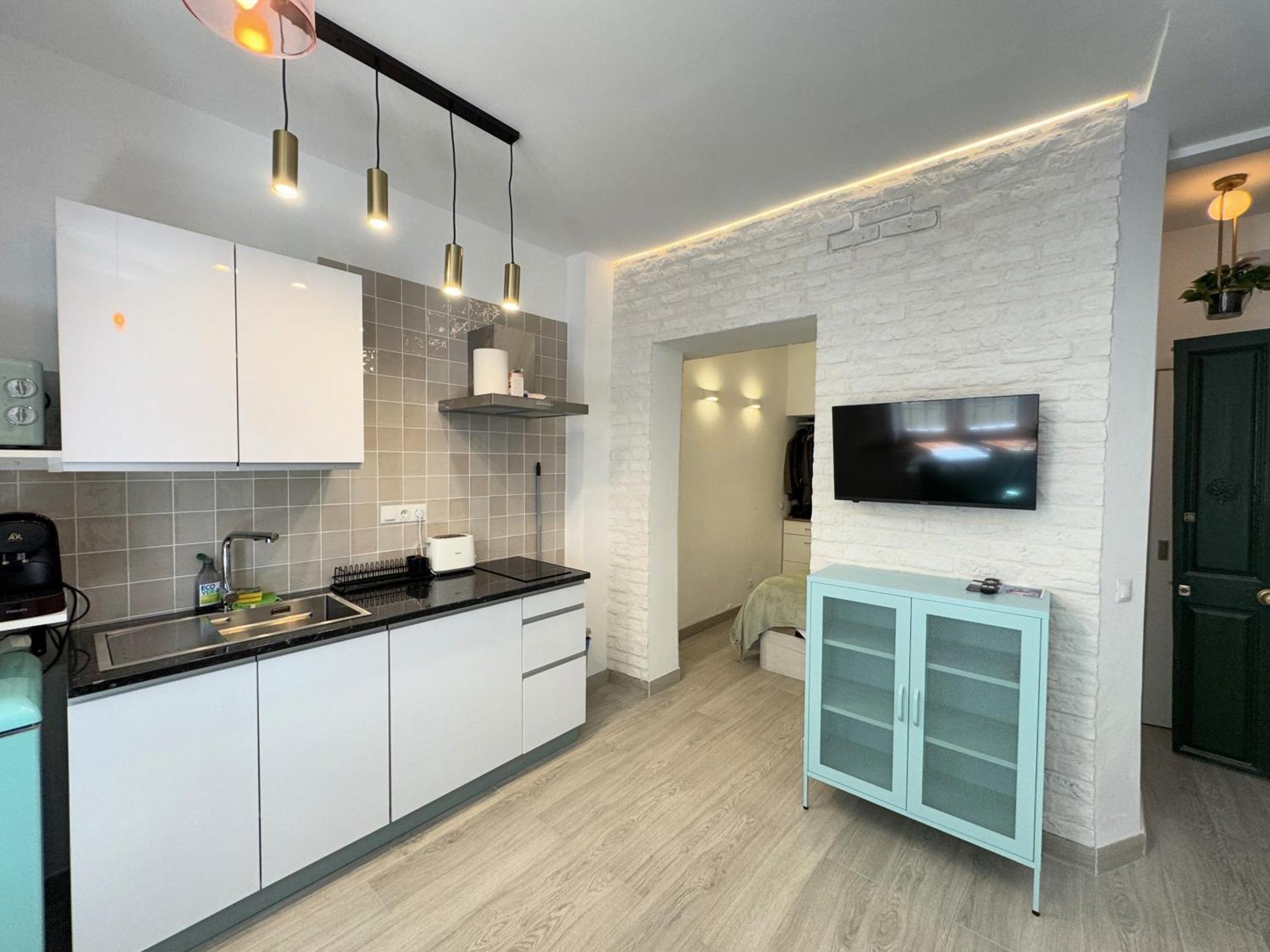 Iyourbasics Lovely Studio Hinestrosa 23 Free Wifi&Ac Malaga Bagian luar foto