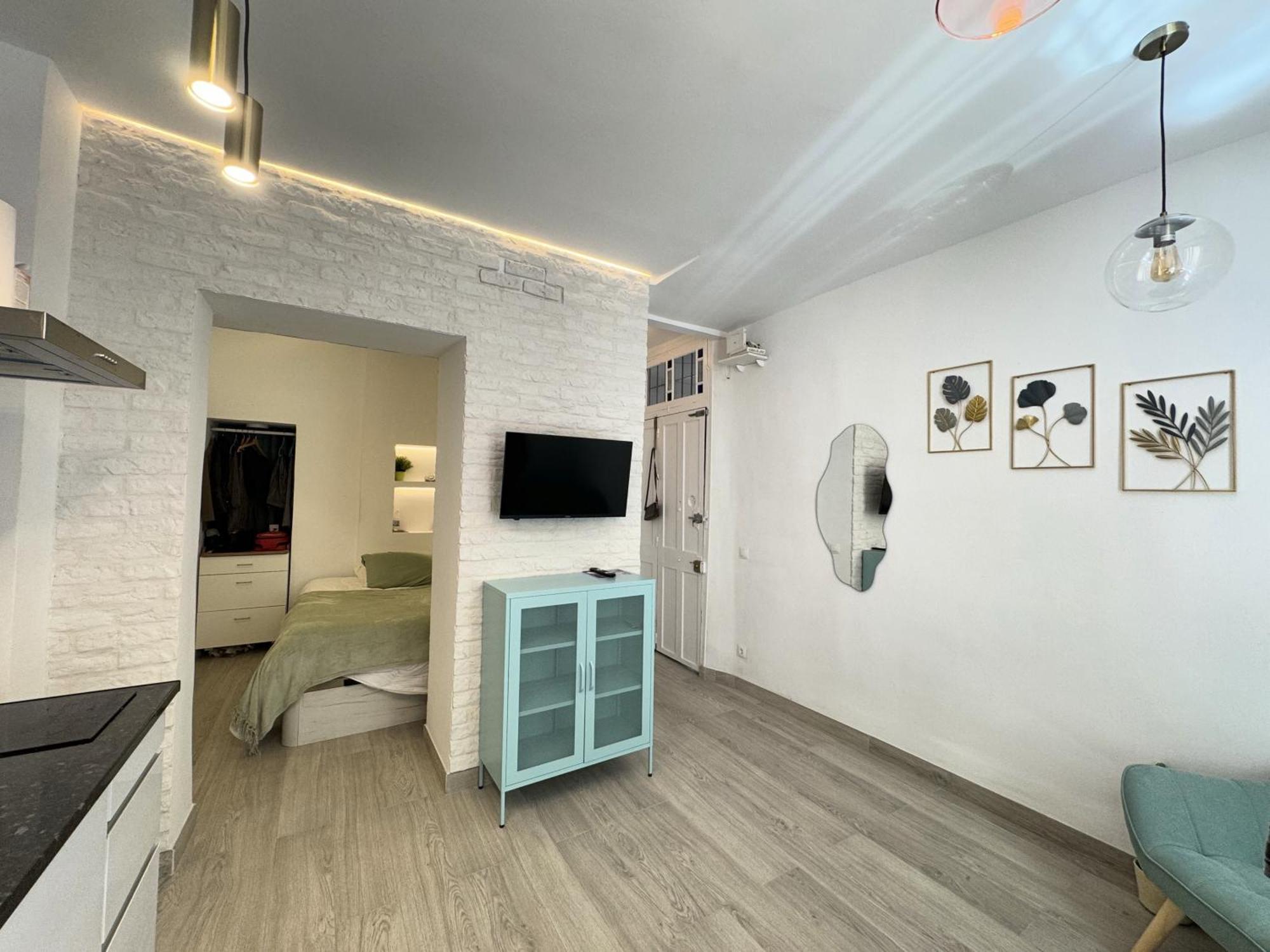 Iyourbasics Lovely Studio Hinestrosa 23 Free Wifi&Ac Malaga Bagian luar foto
